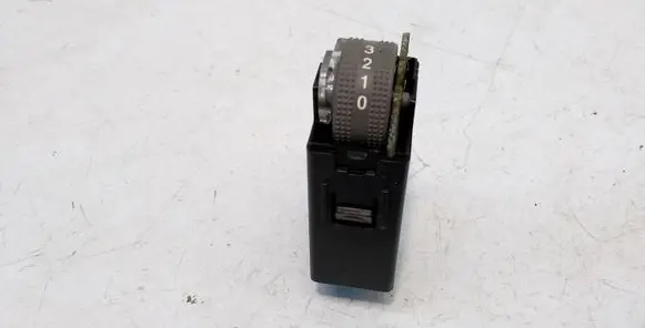 KIA Sorento Headlight level height control switch 751U00080 211000245