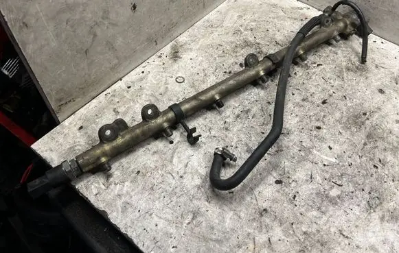 Mercedes-Benz S W220 Fuel main line pipe A6130700095