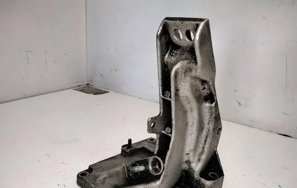 BMW 7 E38 Engine mounting bracket 1704583