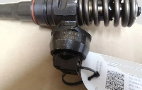 Volkswagen Polo Fuel injector 045130073T