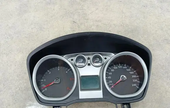 Ford Focus Speedometer (instrument cluster) 8V4T10849GF