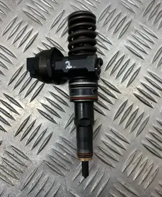 Seat Ibiza III (6L) Fuel injector C38130073AJ 0414720037