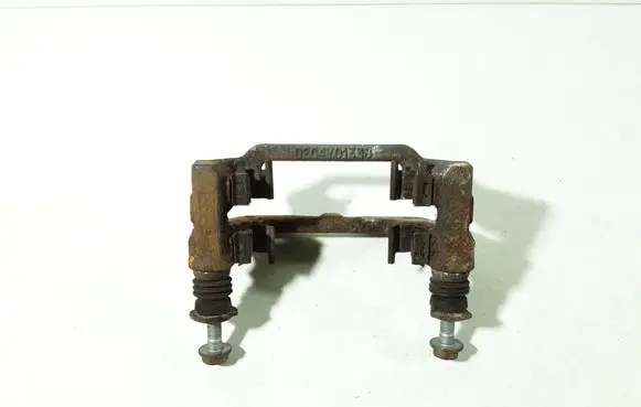 Toyota Avensis T250 Brake caliper pad carrier rear 0204Y01338