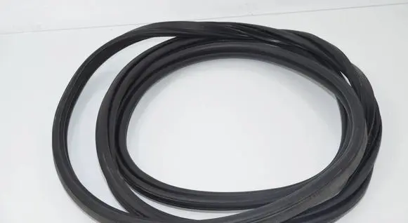 BMW X6M F86 Seal rubber (tailgate) 7454915 51767454915 7385656