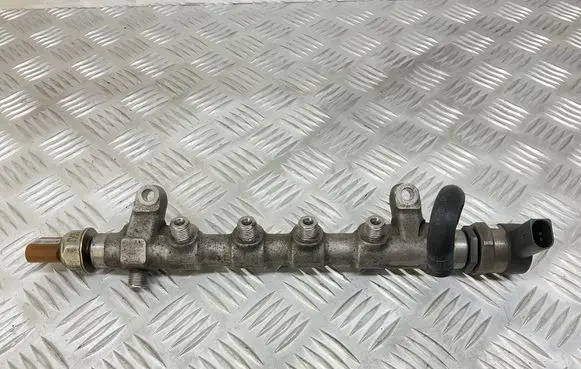 Volkswagen PASSAT B7 Fuel pressure regulator 03L089N 057130764AB 03L906051