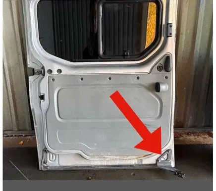 Opel Vivaro Sliding door lower roller guide/hinge 312371J 65709