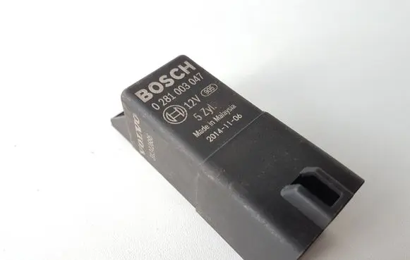 Volvo XC60 Glow plug pre-heat relay 31342686 0281003047