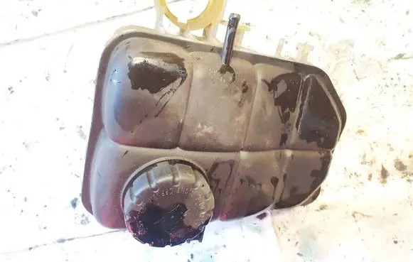Mercedes-Benz C W203 Coolant expansion tank/reservoir 2035000049