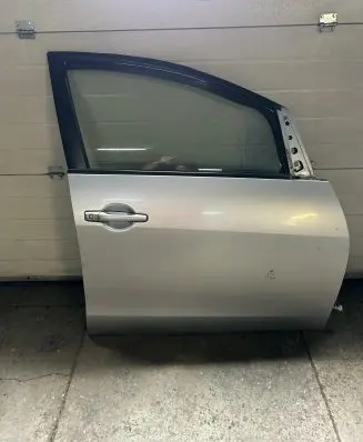 Mitsubishi Grandis Front door