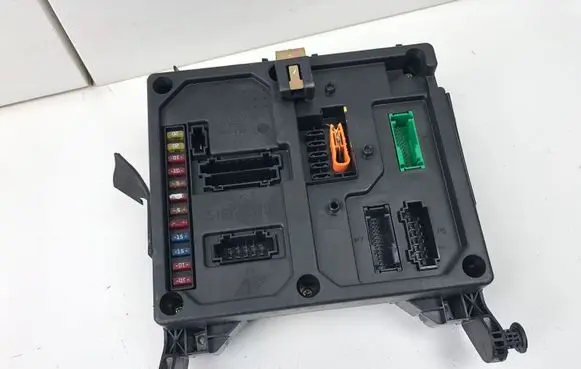 Ford Galaxy Fuse module 7M3962258L