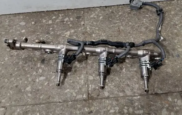 Lexus RX 450H Fuel distributor 2325031120
