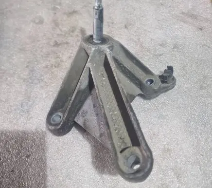 Renault Megane II Gearbox mounting bracket 8200043084