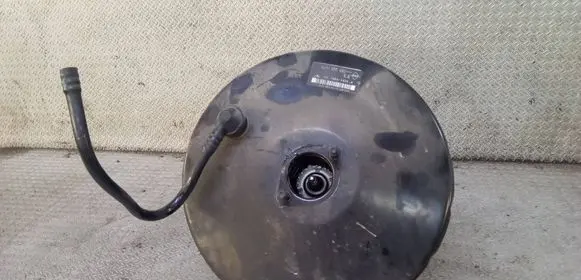 Renault Clio III Brake booster 8200895681