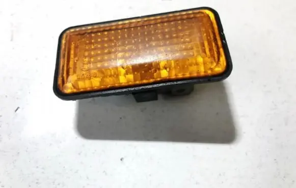 Volkswagen Golf III Front fender indicator light 1h0949111 3228