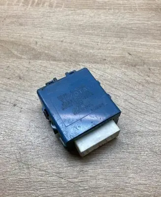 Toyota Yaris Door control unit/module 859800D050