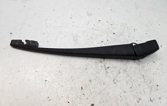 Rear wiper blade arm