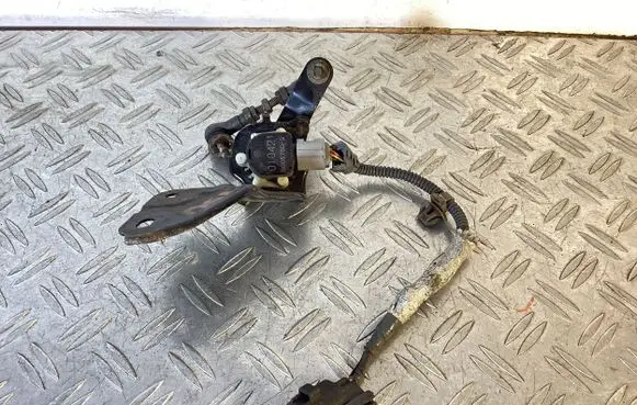 Toyota Land Cruiser (J150) Headlight/headlamp level sensor B0057502 010421
