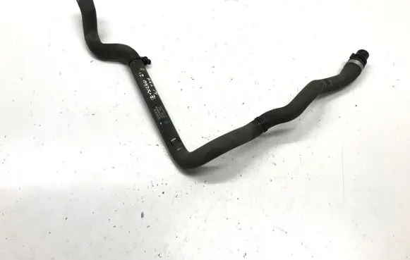 Volvo XC40 Engine coolant pipe/hose 32208959