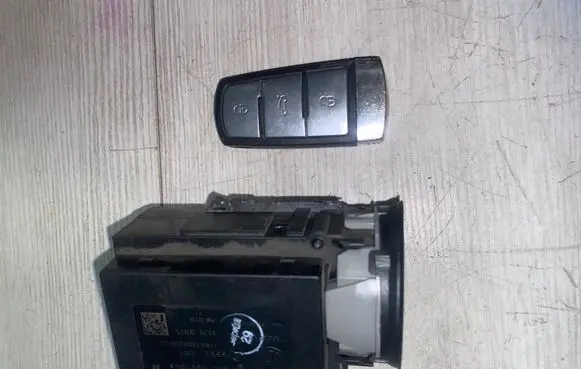 Volkswagen PASSAT B6 Ignition lock 3C0905843 33303301 200359722