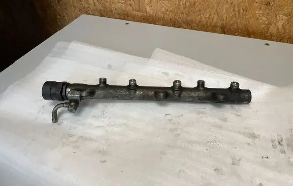 BMW 1 E82 E88 Fuel main line pipe 7787164