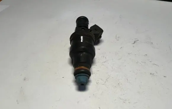 Audi A4 S4 B5 8D Fuel injector 058133551 0280150447