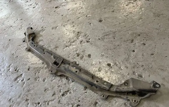 BMW 5 E60 E61 Top upper radiator support slam panel 7163462