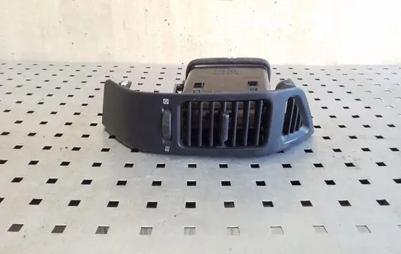 Mitsubishi Pajero Dashboard side air vent grill/cover trim MR456379 MR402450
