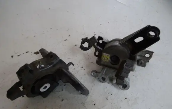 Toyota Auris E180 Engine mount bracket