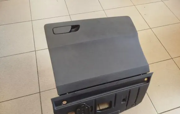 Audi Q2 - Glove box 81B857035