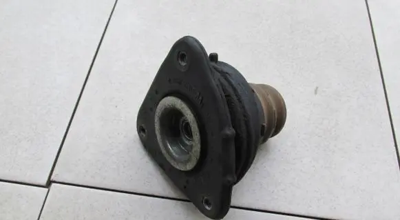 Ford Focus Front shock absorber mounting bracket BV613K155AA