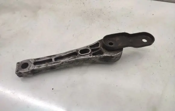 Volkswagen PASSAT B6 Engine mount bracket 3C0199855