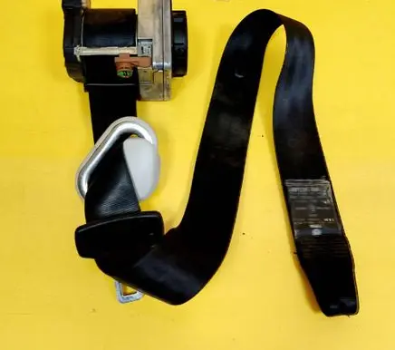 Volkswagen Golf IV Front seatbelt 1J3857705