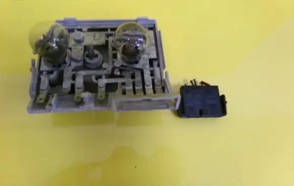 Audi 80 90 S2 B4 Tail light bulb cover holder 29632101
