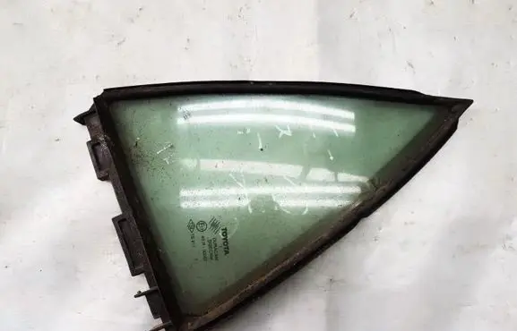 Toyota Auris 150 Rear vent window glass 