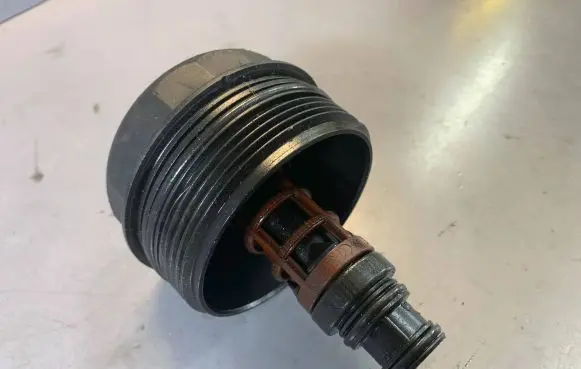 BMW 3 E90 E91 Oil filter cover 11427508968 7508968