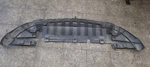 Ford Focus Front bumper upper radiator grill bm51-17e778ah