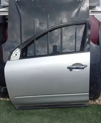 Nissan Murano Z50 Front door