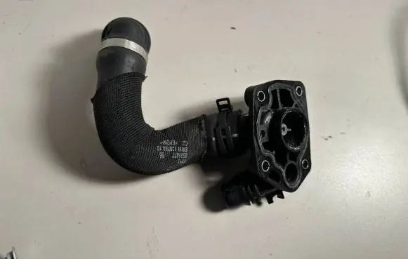 BMW X1 F48 F49 Engine coolant pipe/hose 8580477 13876010
