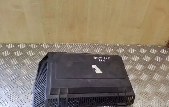 BMW 5 E39 Air filter box cover 8379627