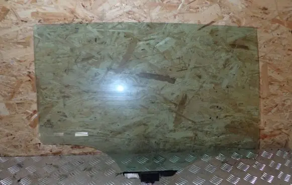 KIA Sportage Rear door window glass 