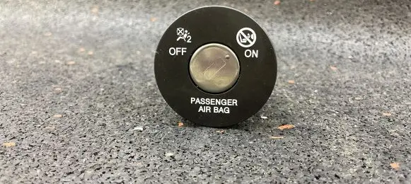 Passenger airbag on/off switch