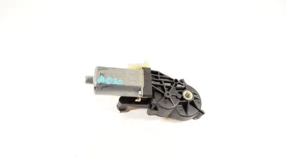 Mercedes-Benz E W211 Seat adjustment motor 0390203212
