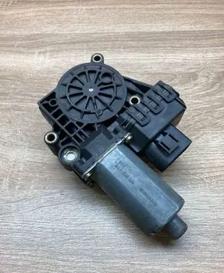 Audi A6 S6 C5 4B Front door window regulator motor 0130821775 2301010526