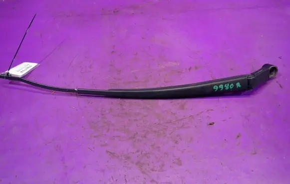 Toyota Yaris Front wiper blade arm