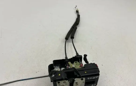 Chevrolet Captiva Front door lock