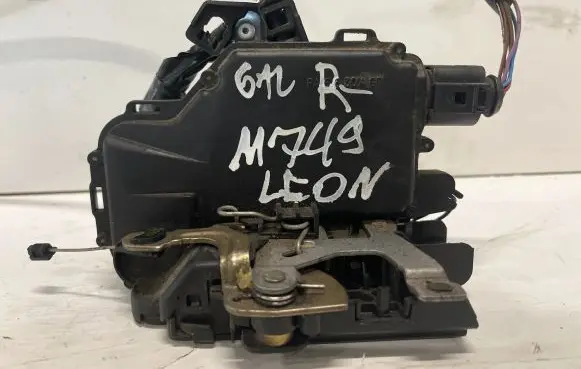Seat Leon (1M) Rear door lock
