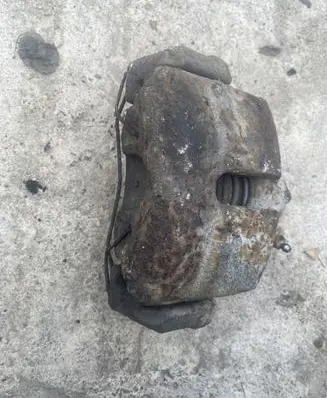 Volkswagen PASSAT B6 Front brake caliper