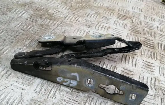 Engine bonnet/hood hinges