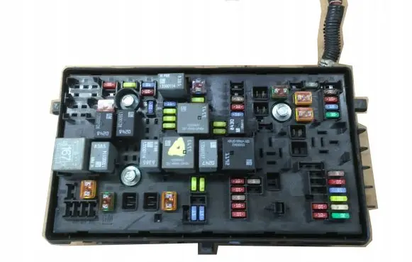 Cadillac SRX Fuse module 15896995
