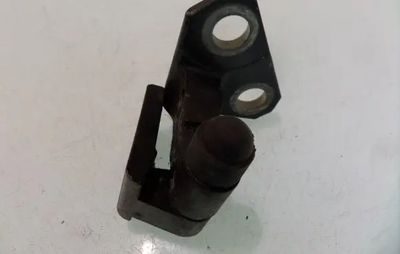 Volkswagen PASSAT B6 Rear door upper hinge